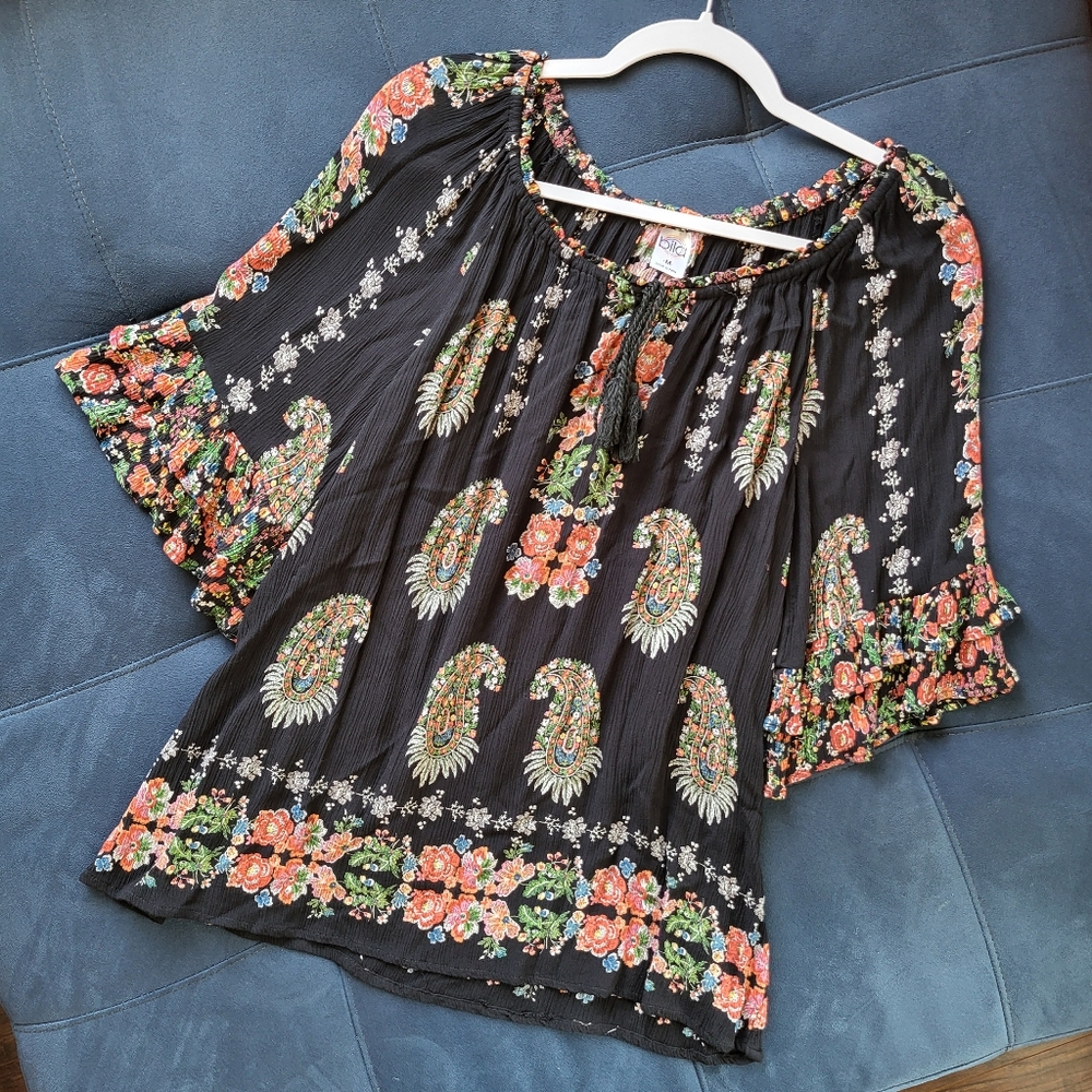 Bila Black Floral Ruffled Short Sleeve Blouse